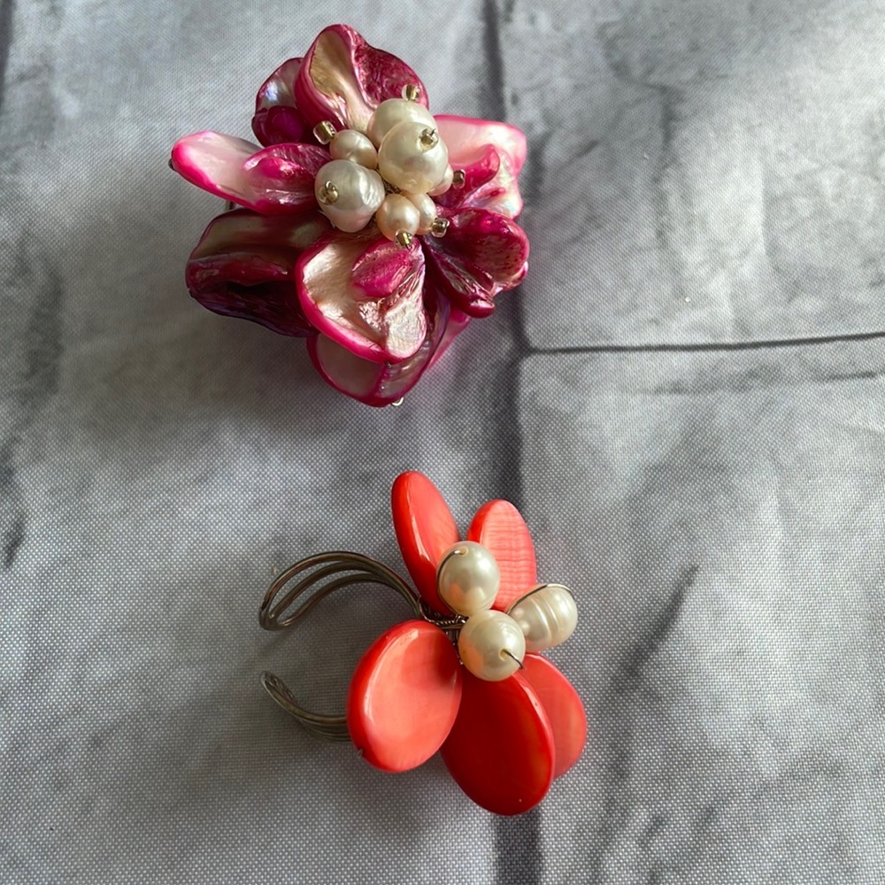 Pearl wire adjustable rings set of two